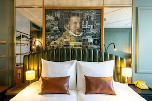 Safe på rommet, skrivebord, strykejern/-brett og wi-fi (inkludert)