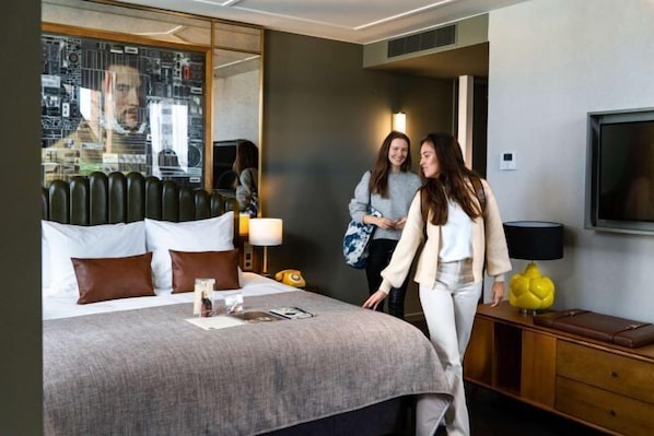 Hypo-allergenic bedding, minibar, in-room safe, iron/ironing board - The Collector (The Hague)