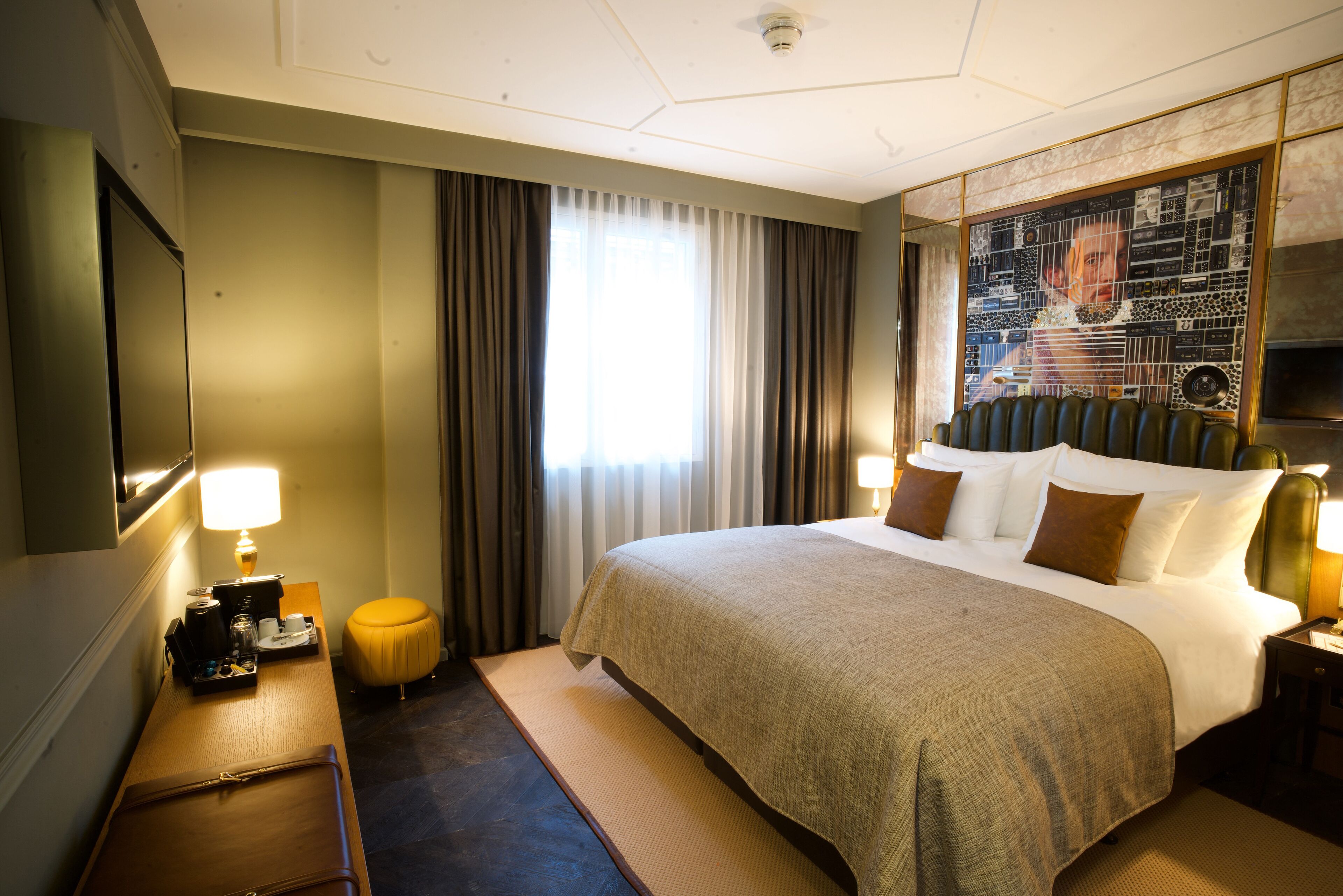 Comfort Double Room | In-room safe, desk, iron/ironing board, free WiFi