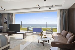 Royal Suite | In-room safe, free WiFi, bed sheets