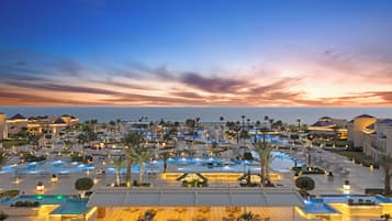 住宿正面 (夜晚)