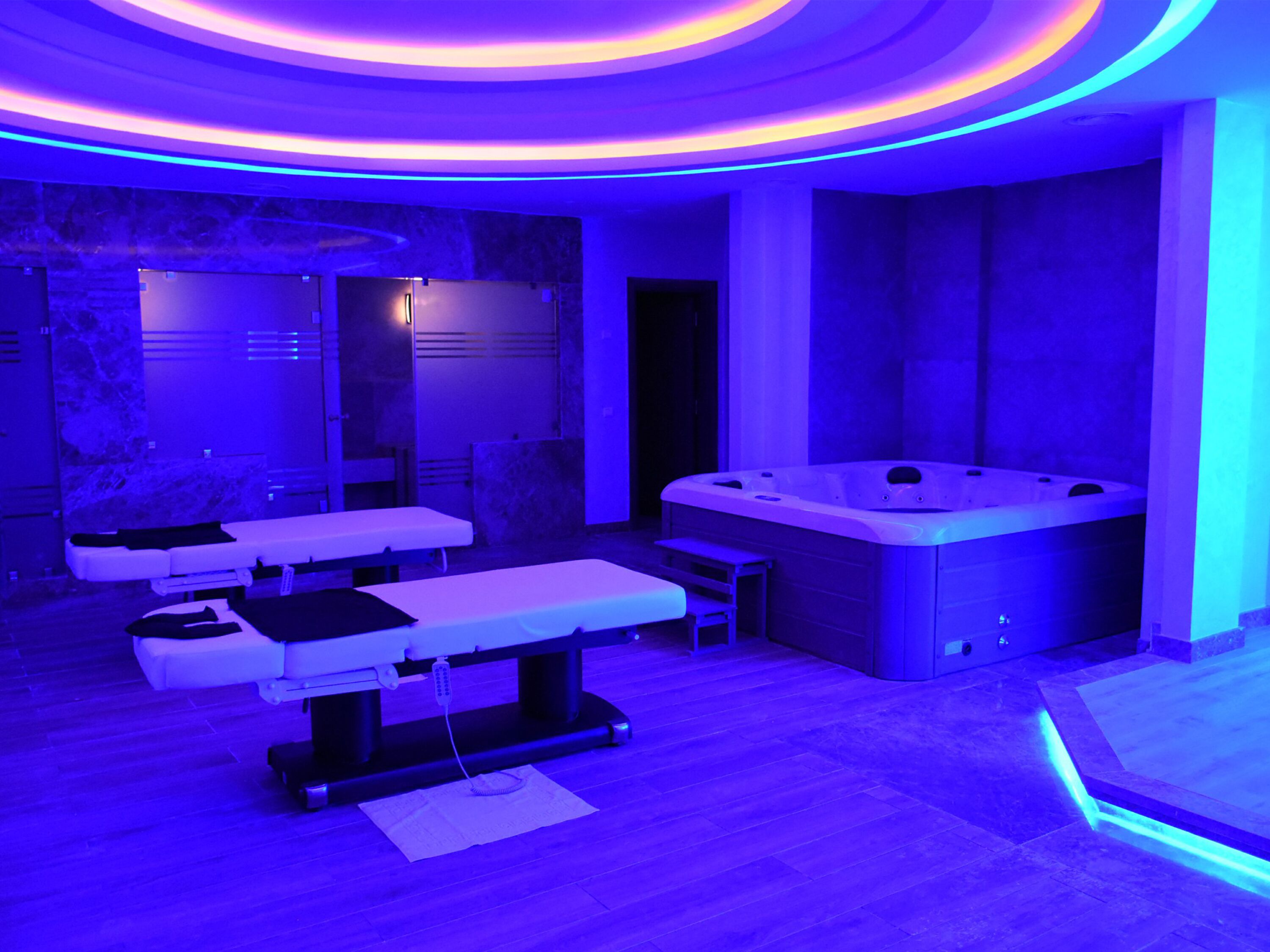 双人护理室、桑拿、热水浴缸、湿蒸房、土耳其浴、身体护理