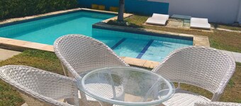 Great house with pool 500m from the sea