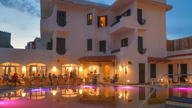 A modern hotel with a swimming pool, outdoor seating, and a tiled poolside area. - Hotel Park Victoria (Forio)