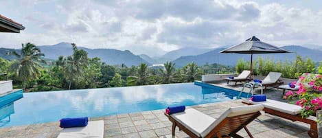 インフィニティプール、屋上プール