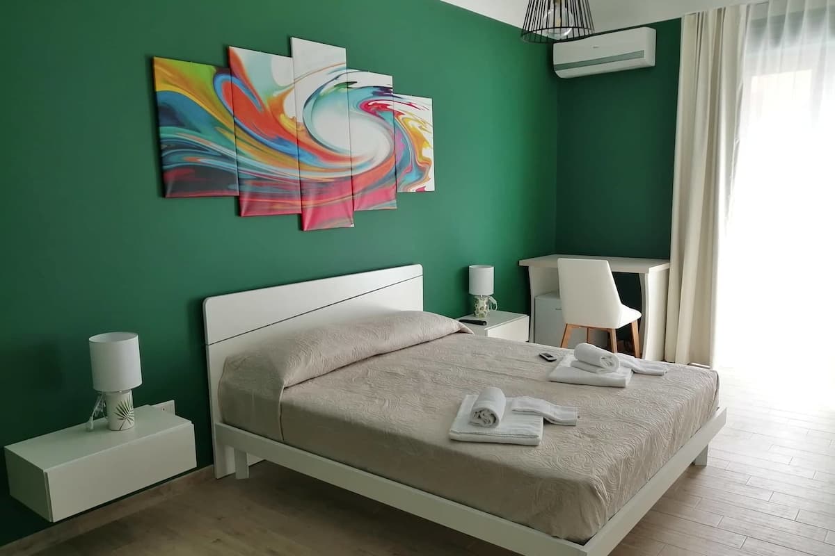 Quarto elite | Frigobar, escrivaninha, cortinas blackout, Wi-Fi de cortesia
