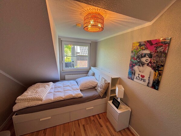 2 bedrooms, in-room safe, travel cot, free WiFi