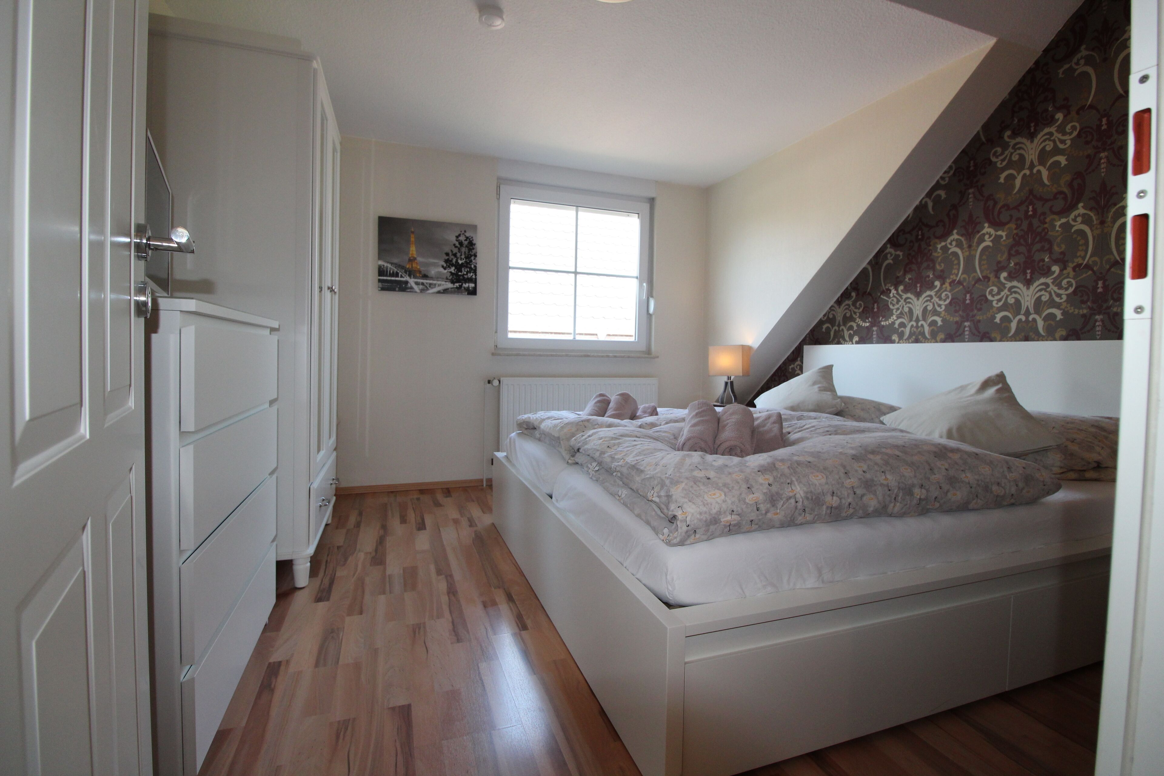 2 bedrooms, in-room safe, travel cot, free WiFi