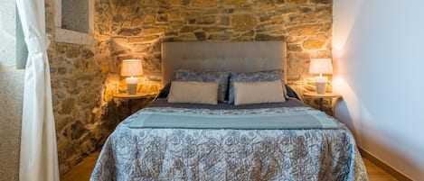 Loft | Free cots/infant beds, rollaway beds, free WiFi, bed sheets