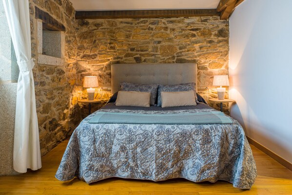 Loft | Free cribs/infant beds, rollaway beds, free WiFi, bed sheets
