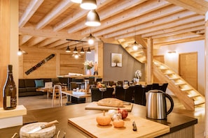 Dining - 4* Gîte La Grande Astrance in the heart of the Massif des Bauges (Sainte Reine)