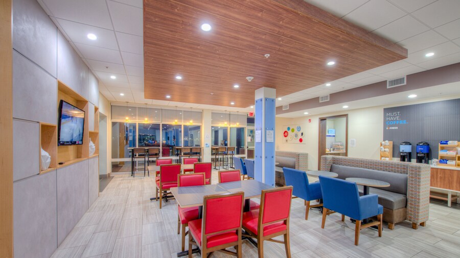 Holiday Inn Express & Suites Remington by IHG