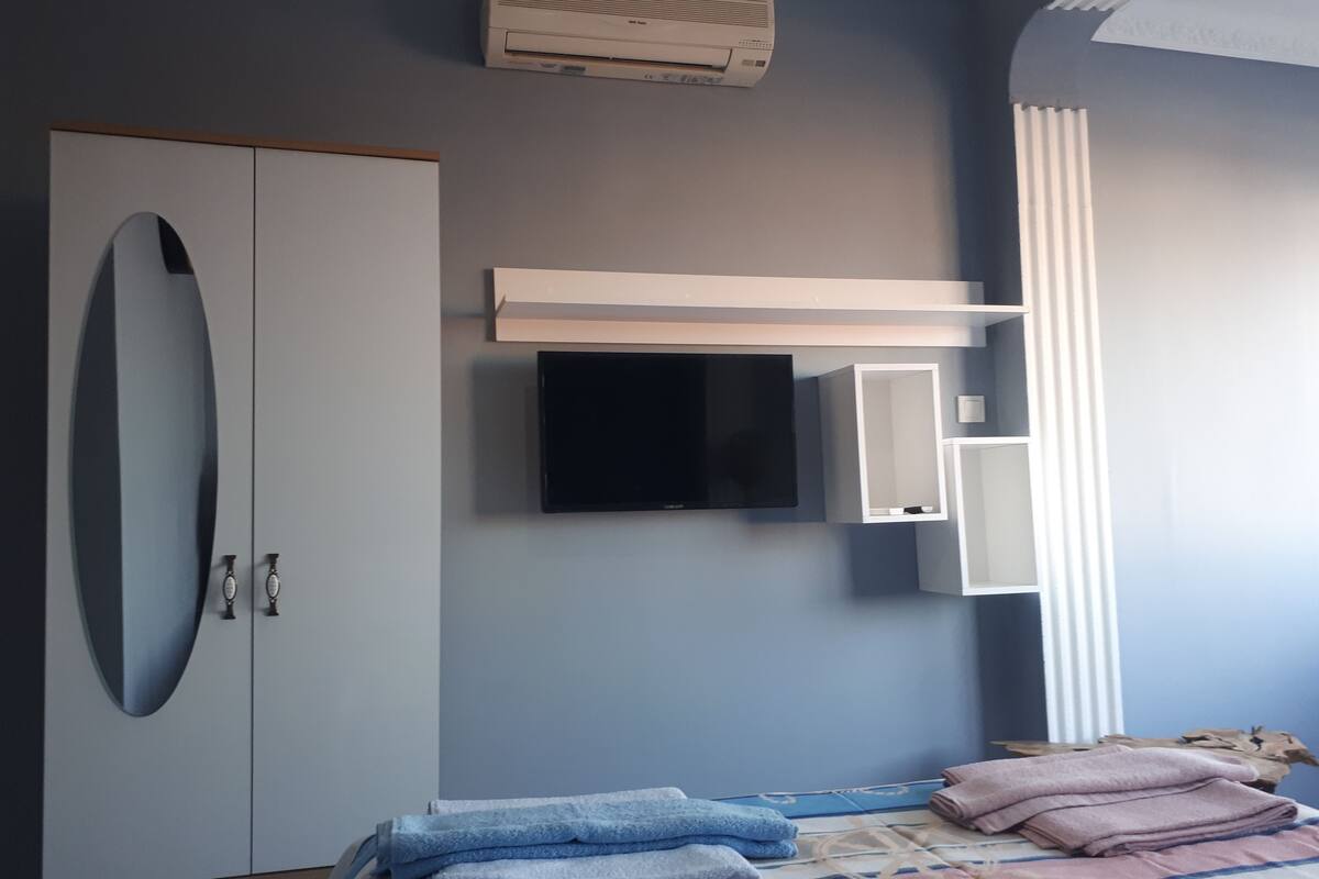 1 chambre, bureau, fer et planche à repasser, accès au Wi-Fi (inclus)