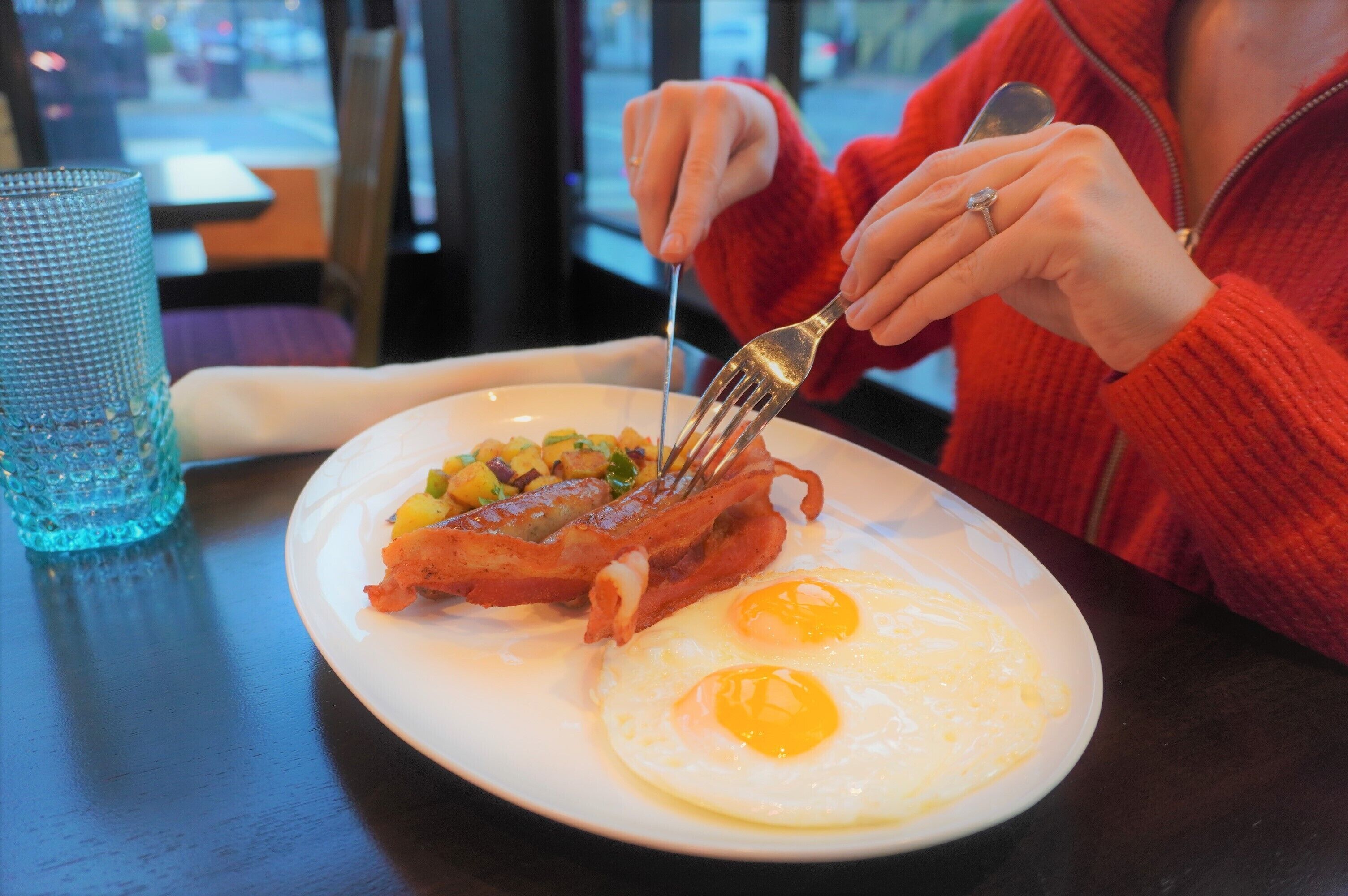 daily cooked-to-order breakfast for a fee