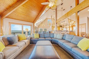 TV, DVD-spiller, bøker og printere