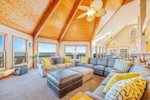 TV, DVD-spiller, bøker og printere