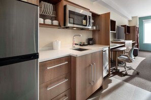 Full-size fridge, microwave, dishwasher, toaster