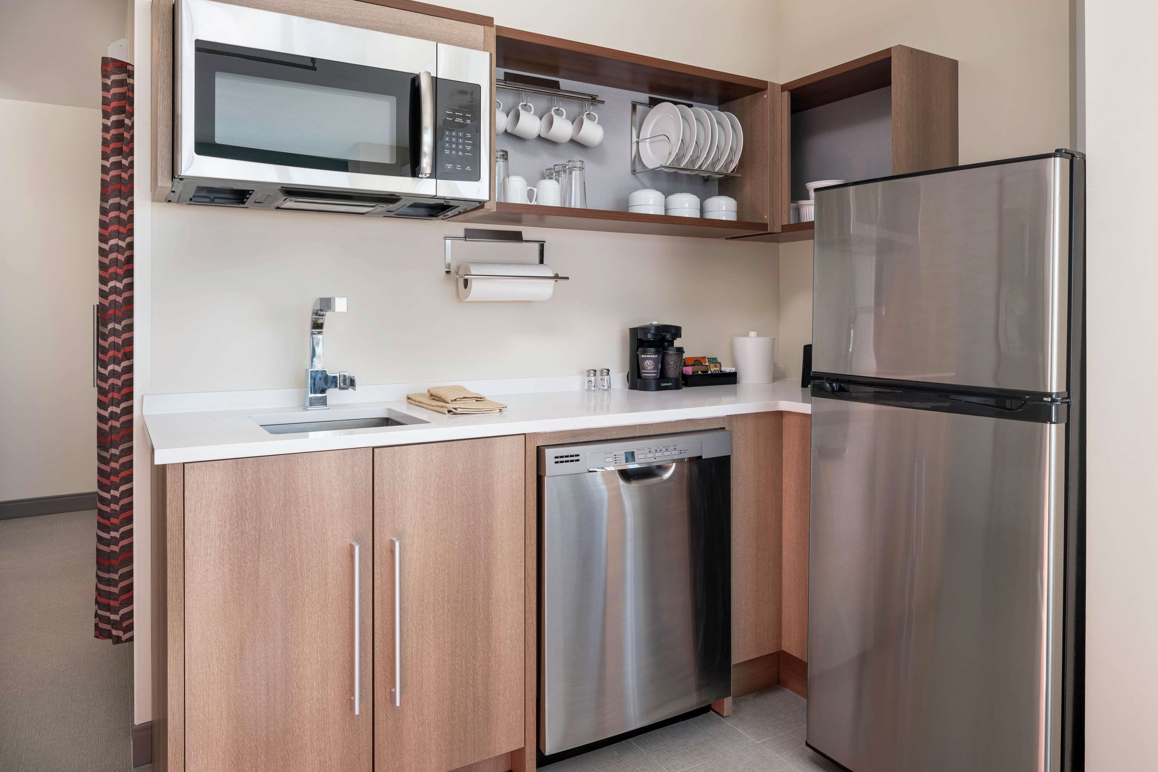 studio suite, 1 king bed, mountain view | private kitchen | full-sized fridge, microwave, dishwasher, toaster