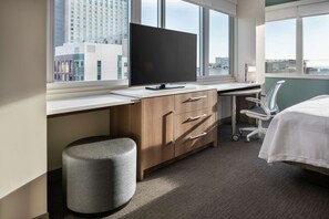 Studio Suite, 1 King Bed, Mountain View | Desk, laptop workspace, blackout drapes, free WiFi