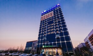 A multi-story hotel with a prominent sign for Holiday Inn Express.