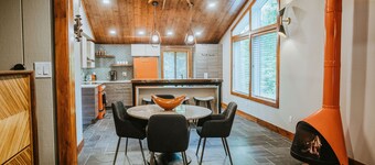 Enjoy the peace & quiet of beautiful Nashville, Indiana.