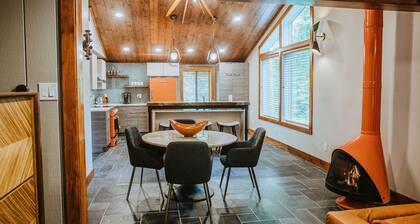 Enjoy the peace & quiet of beautiful Nashville, Indiana.