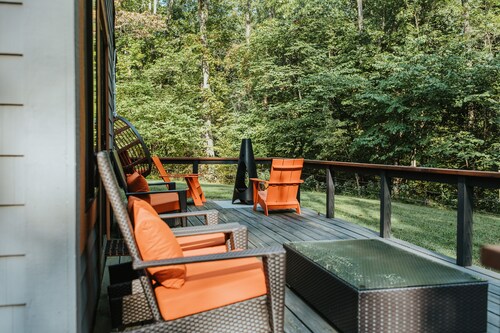 Enjoy the peace & quiet of beautiful Nashville, Indiana.