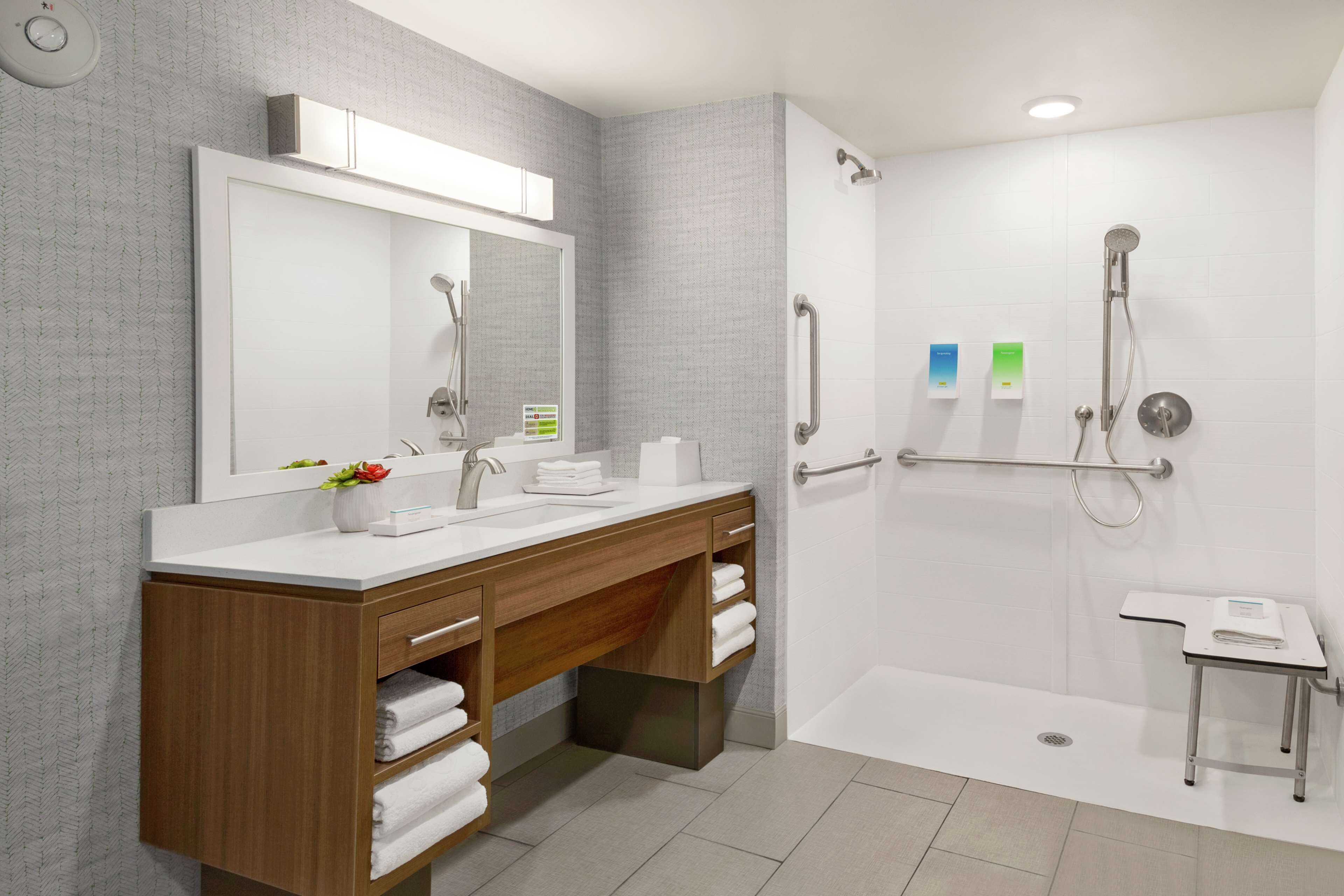 suite, 1 king bed, accessible (roll-in shower) | bathroom shower