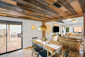 Smart TV, books - Scottsdale Retreat-Sun Soaked Pool+Golf+Cozy Nights (Scottsdale)