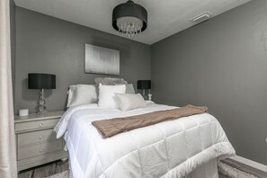 2 bedrooms, iron/ironing board, WiFi, bed sheets - Exquisite home in St. Pete! (St. Petersburg)
