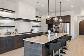 Casa, 5 habitaciones | Cocina privada