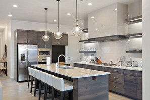 House, 5 Bedrooms | Private kitchen | Microwave, oven, stovetop, dishwasher - Arcadia #29 (Ivins)