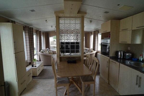 Chalet | Private kitchen | Fridge, microwave, oven, stovetop - 8 Berth Caravan at Manor Park Hunstanton Free Wifi (Hunstanton)