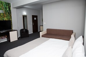 6 bedrooms, free WiFi - Suite Room for 4 people (Giroc)