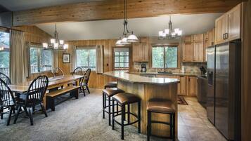 Cabin, 4 Bedrooms | Private kitchen | Fridge, microwave, oven, dishwasher