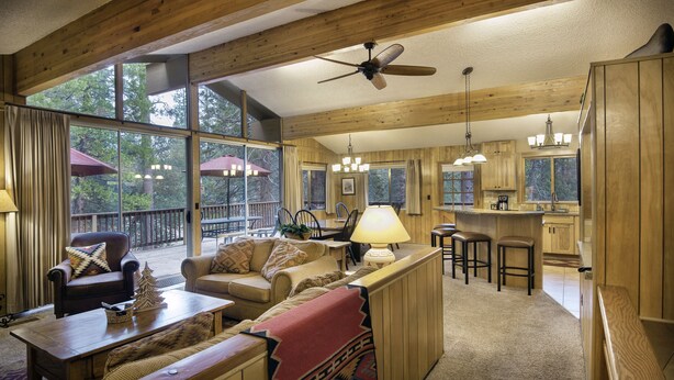 TV, fireplace, DVD player - Scenic Wonders Arrow Lodge 4 Bedrooms (Yosemite National Park)