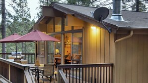 Front of property - Scenic Wonders Arrow Lodge 4 Bedrooms (Yosemite National Park)