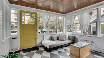 House (3 Bedrooms) | Property amenity