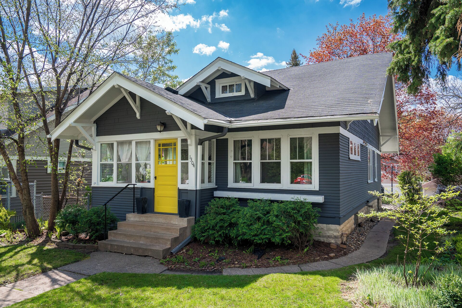 House (3 Bedrooms) | Exterior