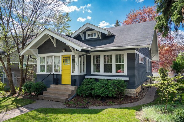 House (3 Bedrooms) | Exterior