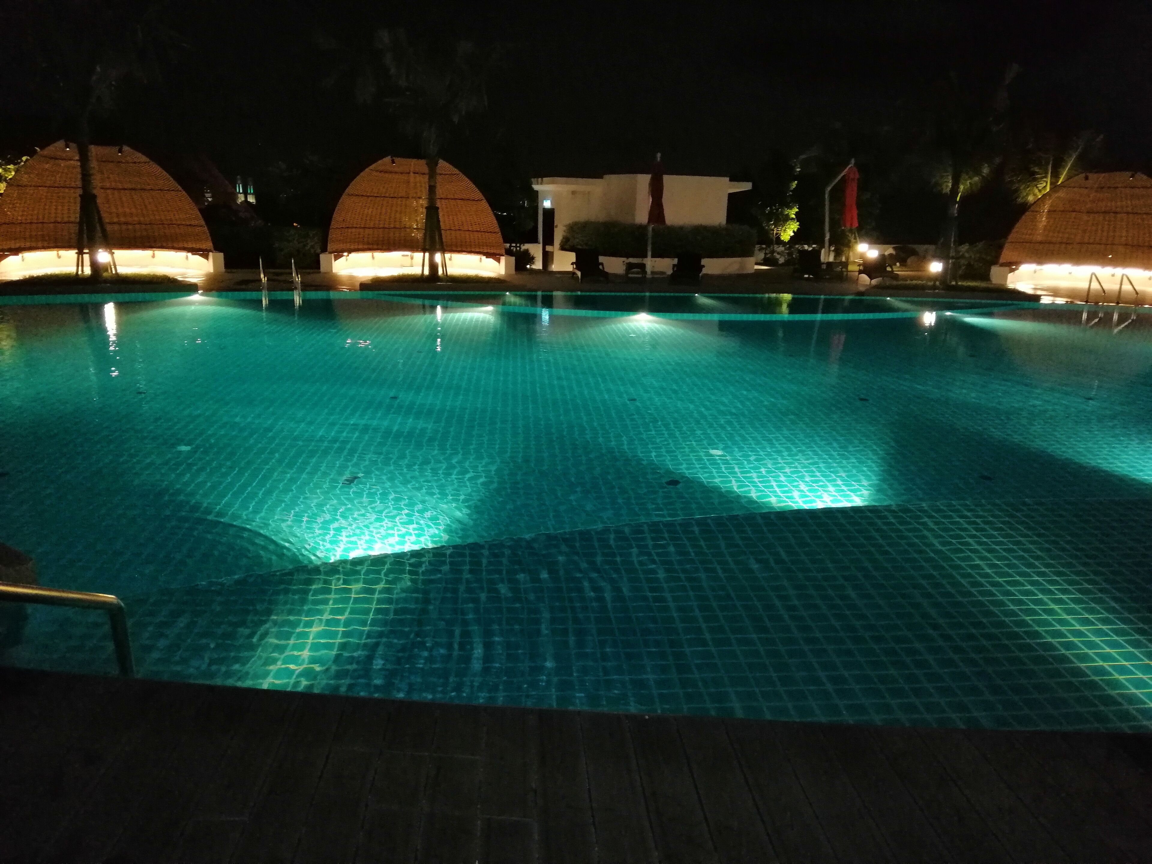 Indendørs pool, udendørs pool