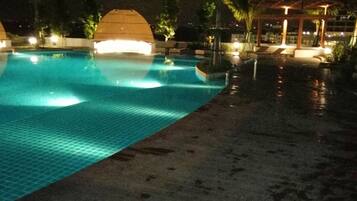 Indoor pool, outdoor pool