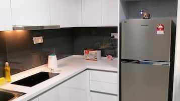 Cookware/dishes/utensils