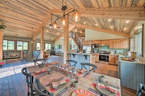 Dining - Custom Livingston Apt w/ Balcony + Mountain Views! (Livingston)