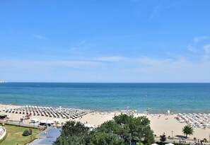 Habitació amb dos llits individuals estàndard, vistes al mar | Vista de la platja o del mar