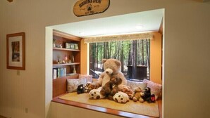 Unclassified image, 2 of 21, button - Scenic Wonders Bruin's Den 3 Bedrooms (Yosemite National Park)
