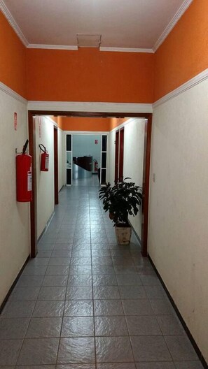 Hallway - Monark Hotel (Cosmópolis)
