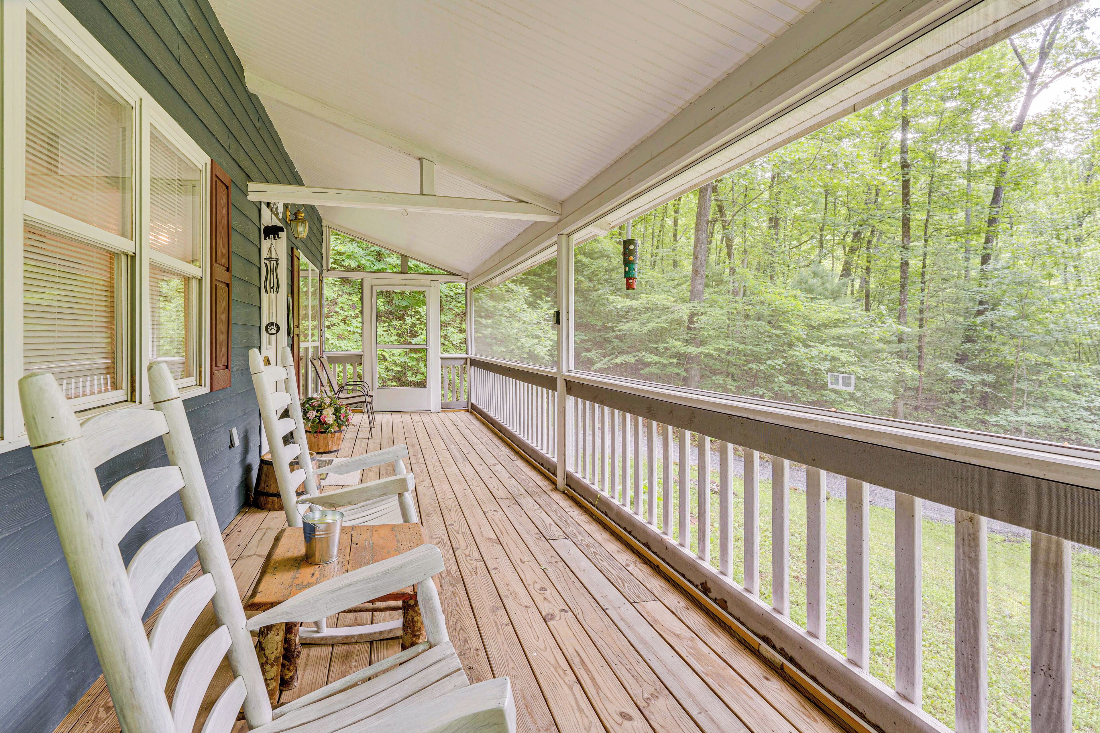 Secluded Cabin w/ Porch - 7 Miles to Lake Chatuge!