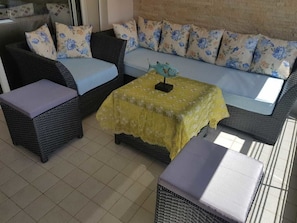 公寓 | 起居區 | 32-吋平面電視、衛星頻道、電視