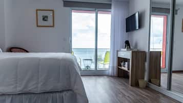 Blackout curtains, free WiFi, bed sheets